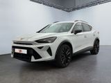 Un SUV blanc est garé dans une grande pièce