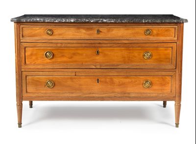 Commode en pantalonnière en acajou et placage d'acajou De fo…