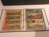 deux pages de bande dessinée dans un livre posé sur une table
