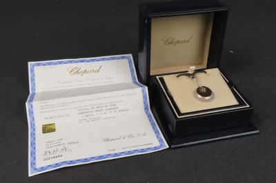 CHOPARD. Pendentif en or gris et rose (750/1000e), nacre et …