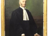 portrait d'un homme vêtu d'une robe noire tenant un livre