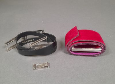 YVES SAINT LAURENT, PARIS. Lot comprenant : - Ceinture en cr…