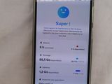 une image représentant un téléphone portable avec une super-application à l'écran