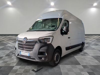 la photo d'une camionnette blanche sur un sol en damier