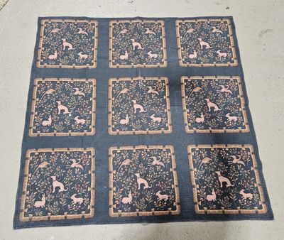 Tapisserie mécanique moderne à neuf caissons parsemés d'anim…