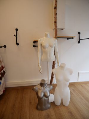 trois bustes résine, en l'état - Photo 1