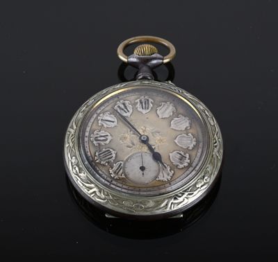 Régulateur Art Nouveau en acier et métal argenté à décor d'u…