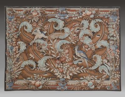 une image représentant une tapisserie avec des oiseaux et des fleurs sur fond marron