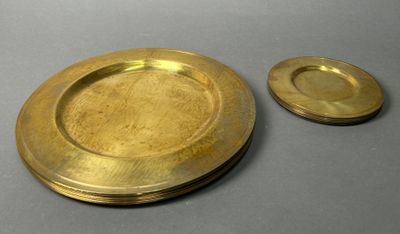 a gold plate and a silver plate sitting on a table