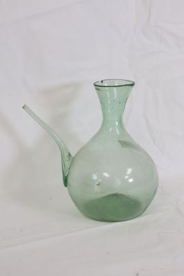 Poron en verre bullé légèrement bleuté.