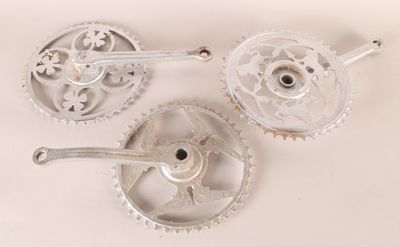 Lot de trois pédaliers vélo ancien pour déco en peinture alu…