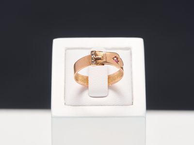 Bague ceinture en or rose 18k 750 millièmes, la boucle agrém…
