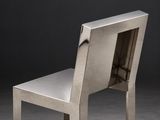 une image d'une chaise en acier inoxydable
