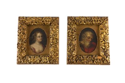 deux portraits encadrés représentant un homme et une femme, dans un cadre doré