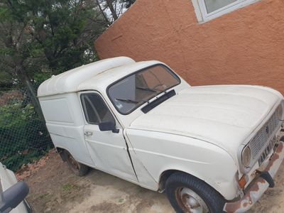 FOURGON RENAULT Modéle : R4 2114 TN 83 Type constructeur : 2…
