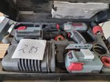 une photo d'une boîte à outils contenant des outils