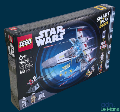 une boîte contenant un ensemble Lego Star Wars