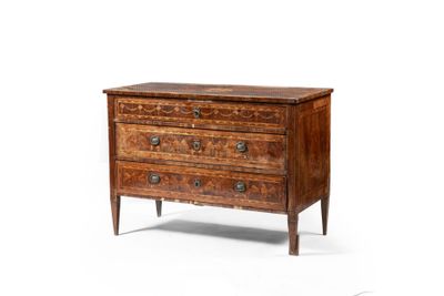 une image représentant une petite commode sur fond blanc