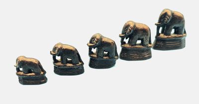 THAILANDE / Suite de 5 éléphants en bronze de tailles grandi…