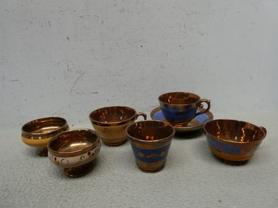 JERSEY - Lot de 7 faïences lustrées dont salières et tasses - H. 6 à 7 - Photo 1
