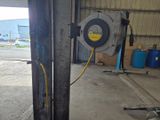 l'image d'une machine dans un garage
