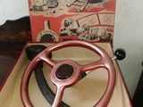 une boîte rouge contenant un volant