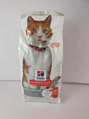 un sac de nourriture pour chat posé sur une table