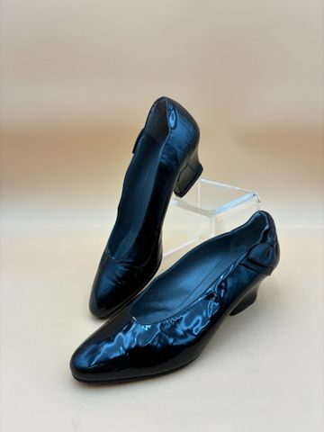 MINELLI – Paire d’escarpins en cuir noir verni. Taille : 40. Très