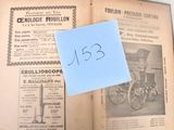 un vieux livre recouvert d'une feuille de papier