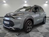 Le nouveau SUV Citroën est garé dans le showroom.