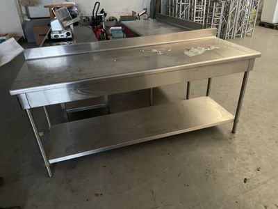 Table inox entretoisée 2 m - Photo 1