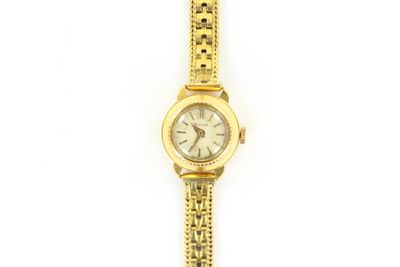 Image d'une montre-bracelet de femme sur fond blanc
