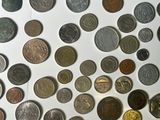 a lot of coins that are on the table