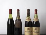 trois bouteilles de vin sont alignées sur une table en bois