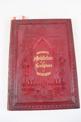 un livre rouge avec des inscriptions dorées