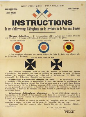 un vieux document sur lequel figurent une croix et d'autres symboles