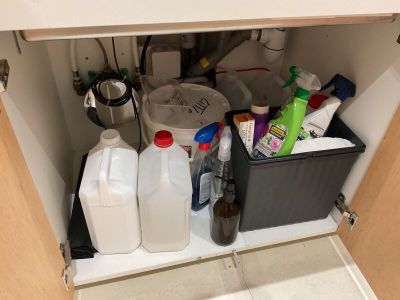 1 petit ensemble de produits d'entretien divers