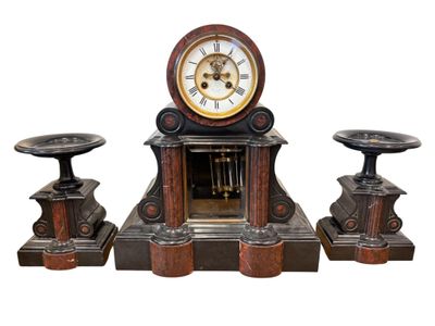 Garniture de cheminée en marbre noir et rouge veiné composé …