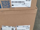 deux cartons posés sur une palette et empilés l'un sur l'autre