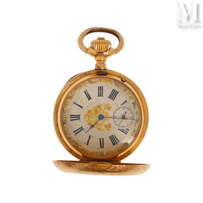 une montre de poche en or avec des chiffres romains