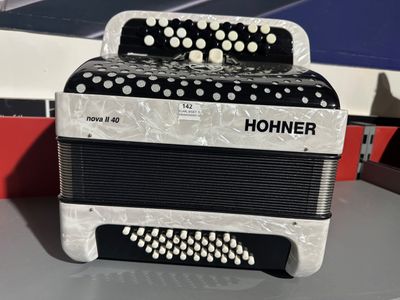 Accordéon HOHNER NOVA II 40, boutons blanc. - Photo 1