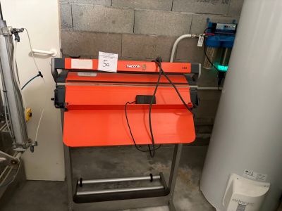 une image d'une machine qui se trouve dans une pièce