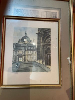 une photo d'une photo d'un bâtiment dans un cadre photo