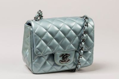 CHANEL - SAC à main modèle "mini Square" de 2015 en cuir mat…