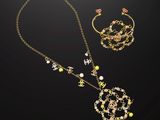 Ensemble collier et boucles d'oreilles « lustre » avec perles et or