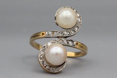 Bague Tourbillon en or et platine sertie de perles et de dia…