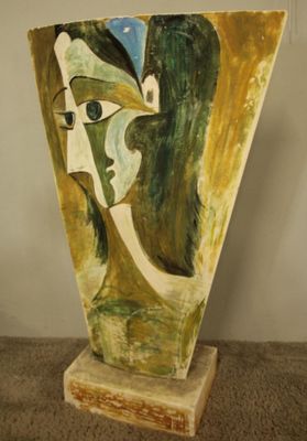 Panneau décoratif en plâtre sur socle à décor d'un visage de…