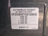 a sticker on the back of a car that says automobiles reueot