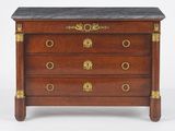une image d'une commode avec un plateau en marbre