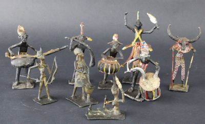 AFRIQUE: 9 sujets en métal, la plupart peints, représentant … - Photo 1